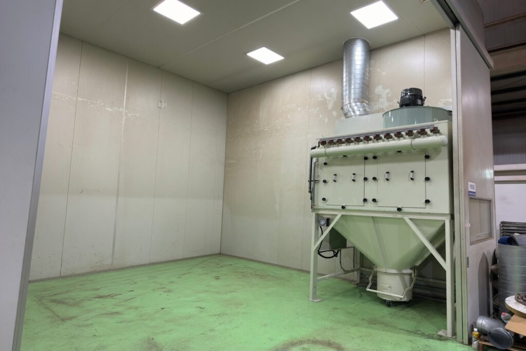 茶葉分包生產線集塵主機與不鏽鋼風管安裝實景 – 兩昌集塵機食品級集塵設備